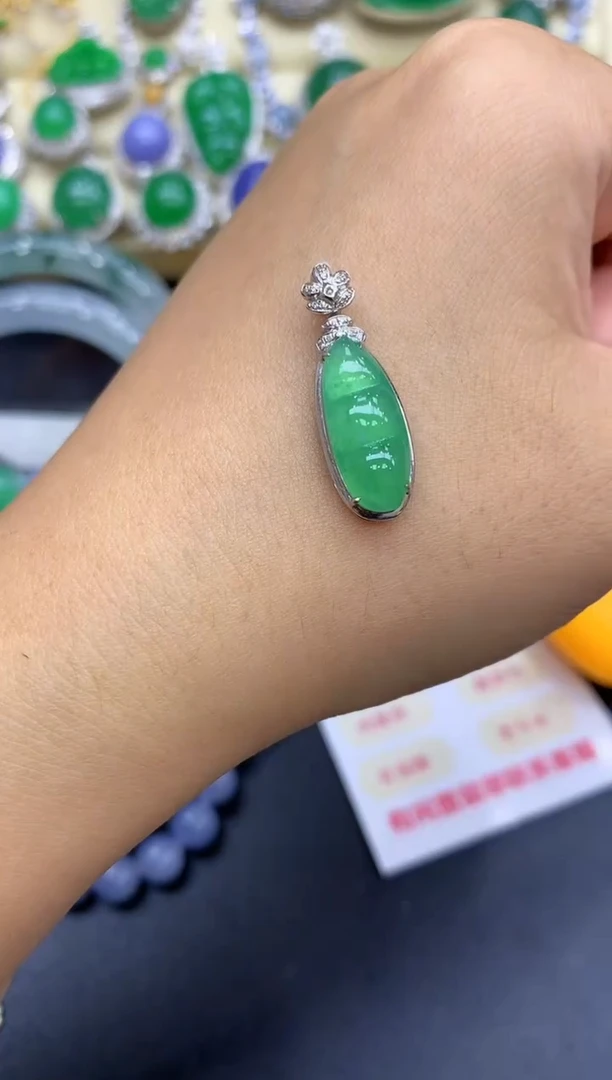 颈饰18K金镶嵌翡翠385-中国好珍宝