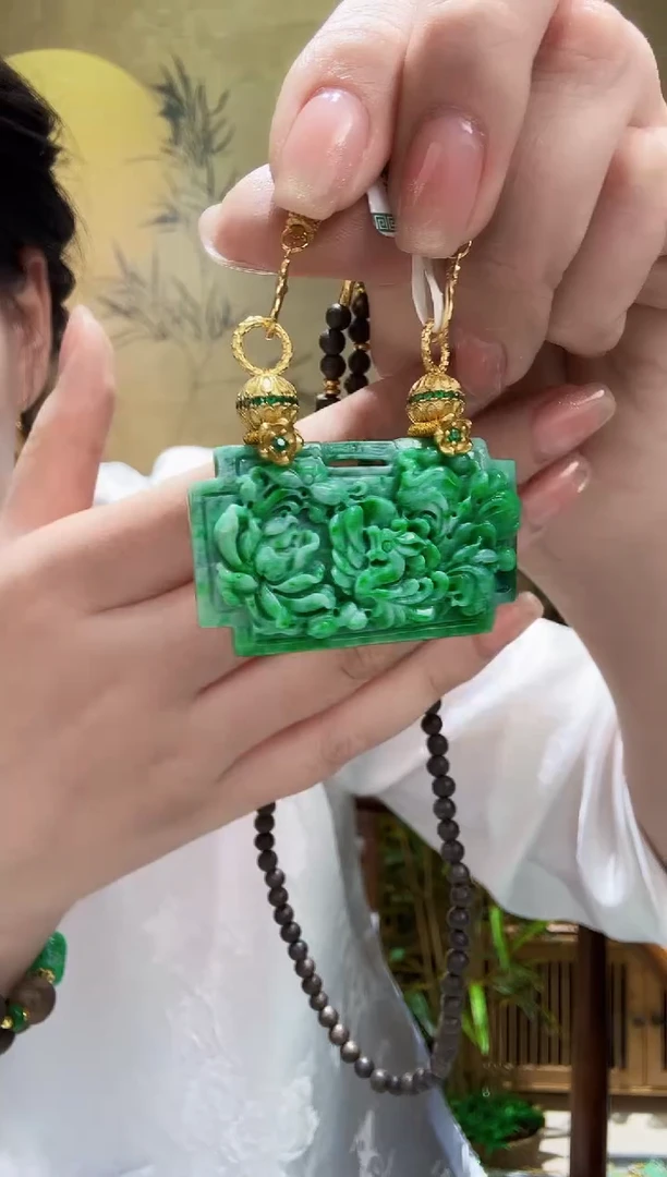 颈饰未镶嵌翡翠吊坠