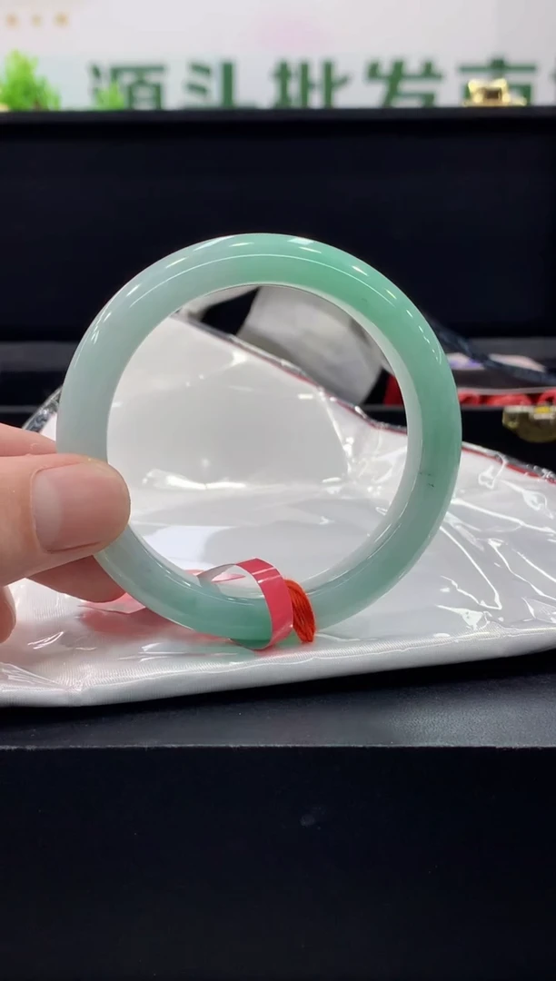 未镶嵌手镯翡翠手镯