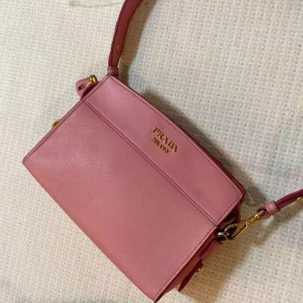 95新 Prada/普拉达 Saffiano斜挎包【静文】BGD401510006