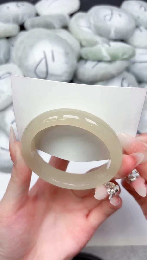 未镶嵌手镯石英质玉46-56.2