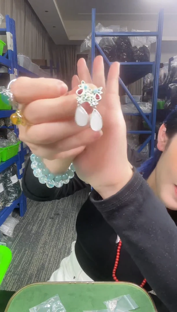 b33精美珠宝耳钉