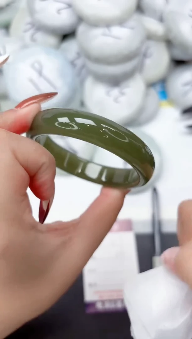 未镶嵌手镯石英质玉47-58.3