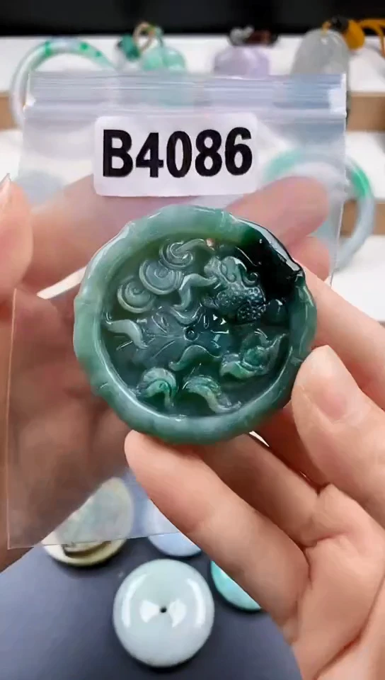 颈饰未镶嵌翡翠天然翡翠吊坠挂饰