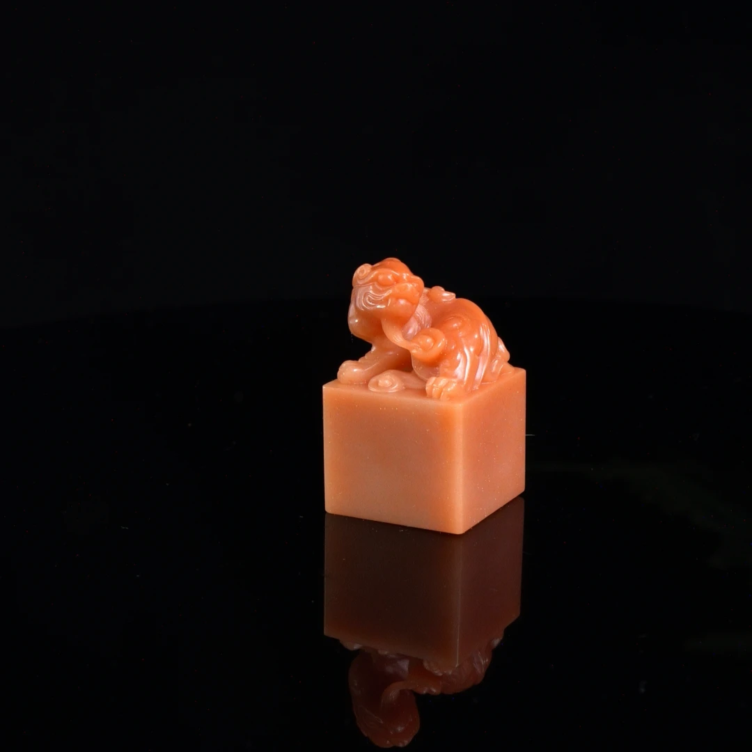 Lot.30.寿山石芙蓉螭虎印章68.3克2.9x2.9x4.8cm，2DW