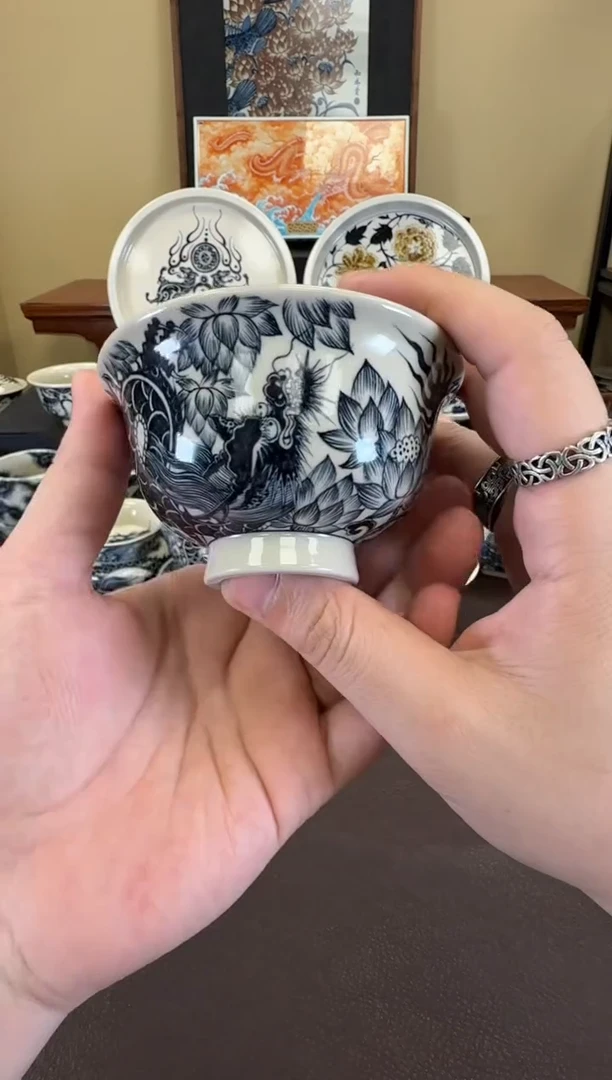 二号釉穿花龙压手杯