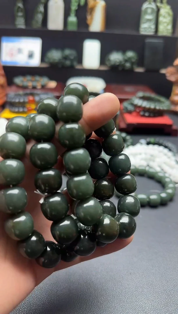 未镶嵌手链和田玉卡16M 老型手串