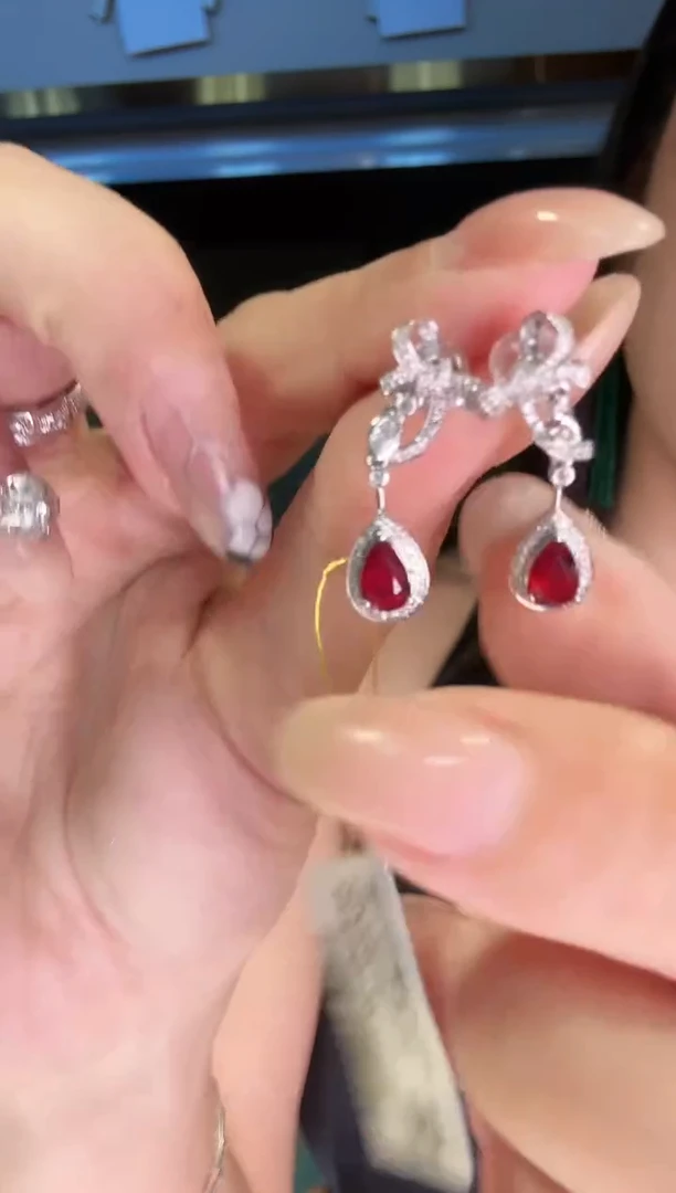 铂Pt950镶嵌耳饰红宝石1.08ct