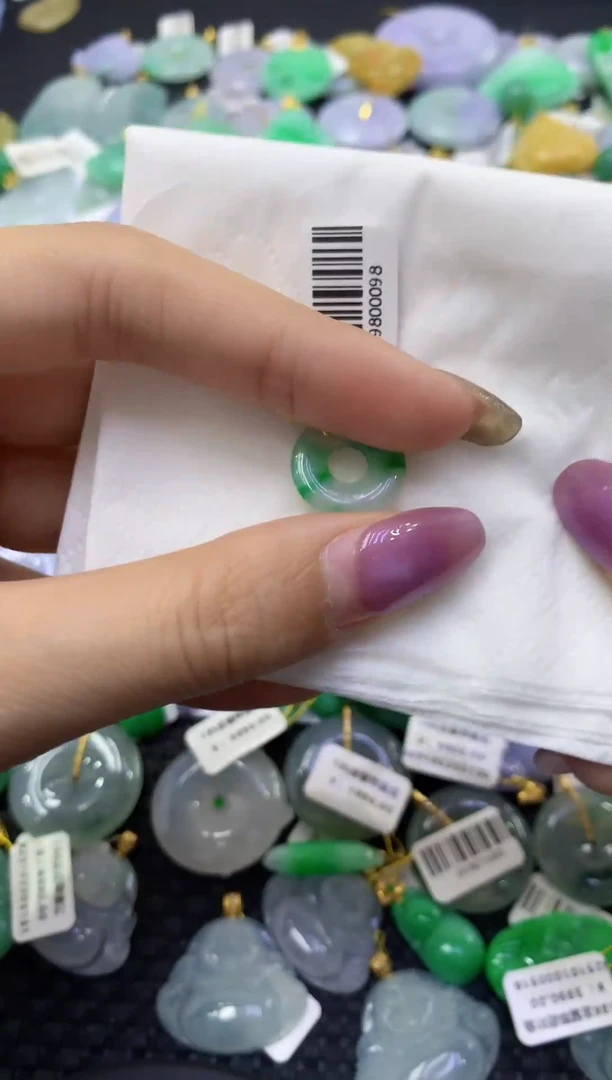 颈饰未镶嵌翡翠天然缅甸翡翠A货