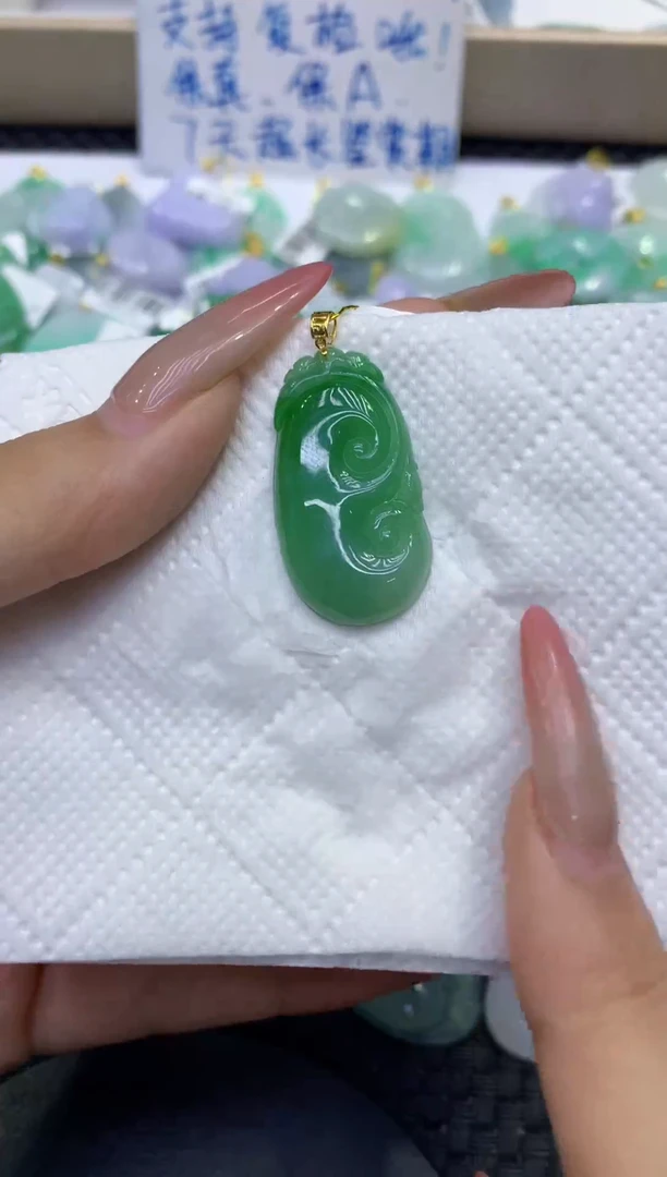 颈饰18K金镶嵌翡翠天然缅甸A货翡翠