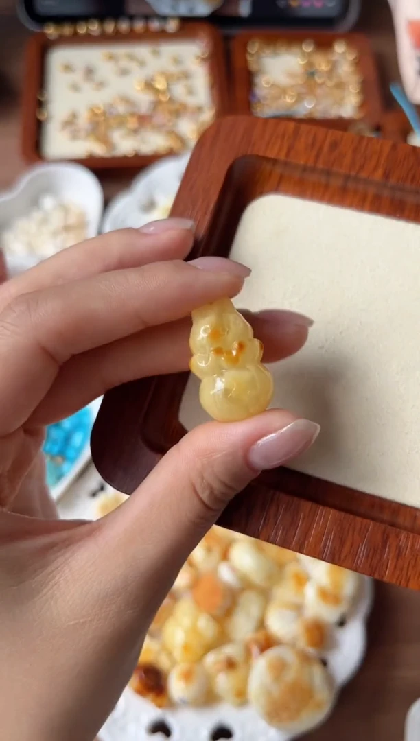 裸石蜜蜡未镶嵌小兔子福袋