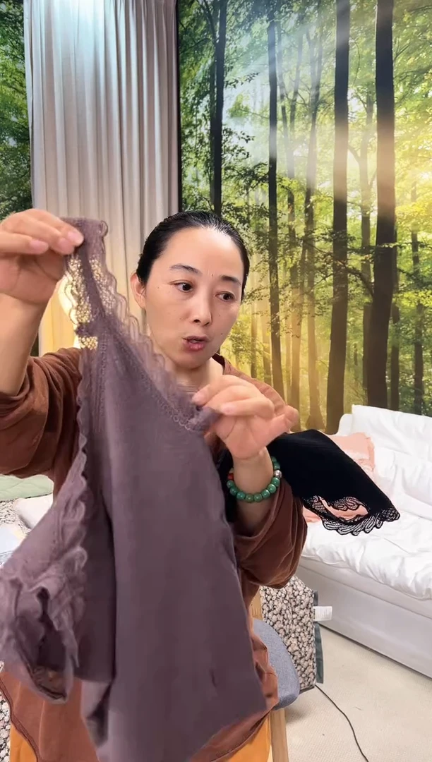棉轻柔贴身小背心（咖色、黑色备颜色）