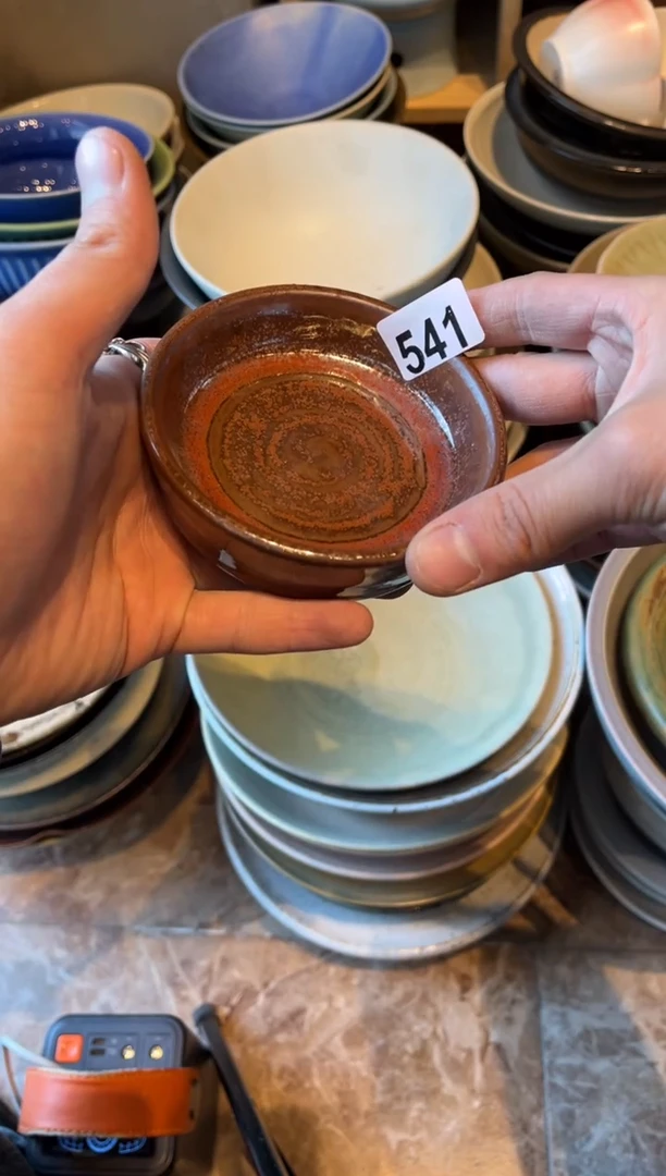 【闪购商品】瓷片541  铁锈红手工小碟1个