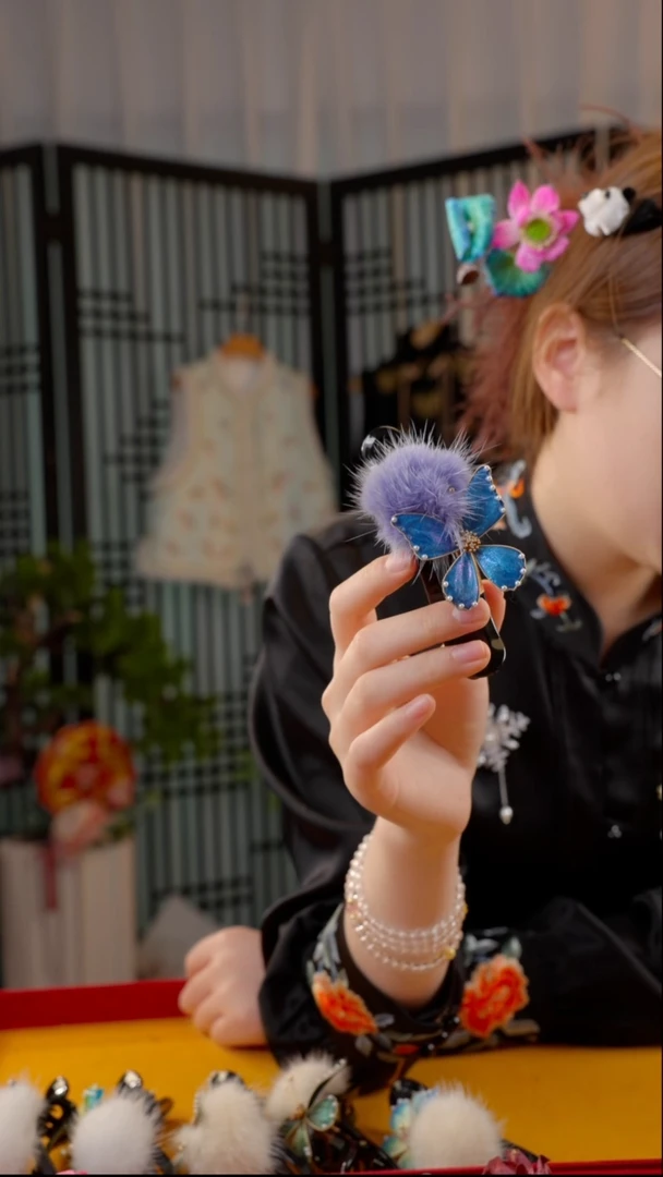 刺绣非遗绒花饰品