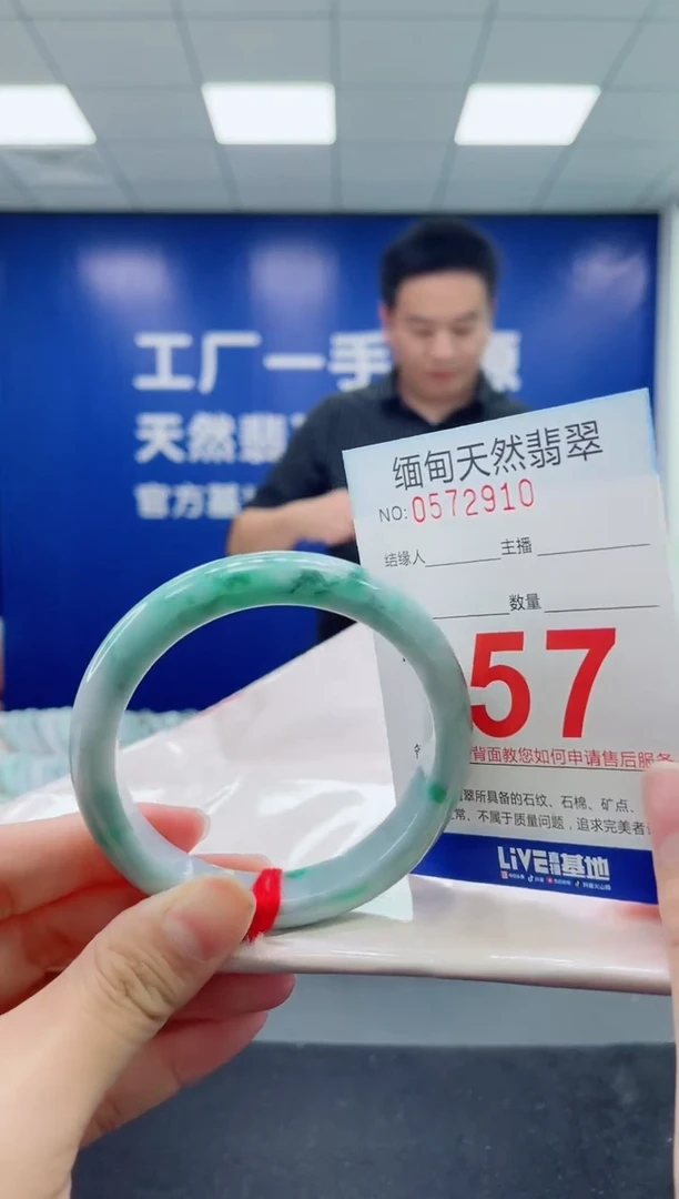 未镶嵌手镯翡翠天然翡翠手镯