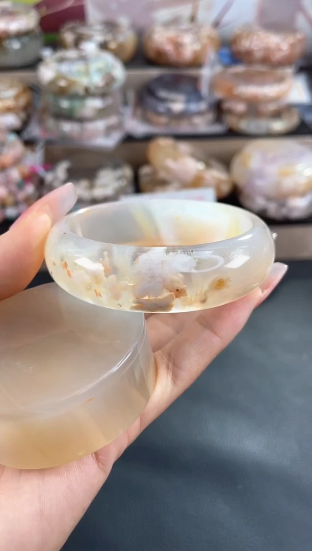 未镶嵌手镯石英质玉60