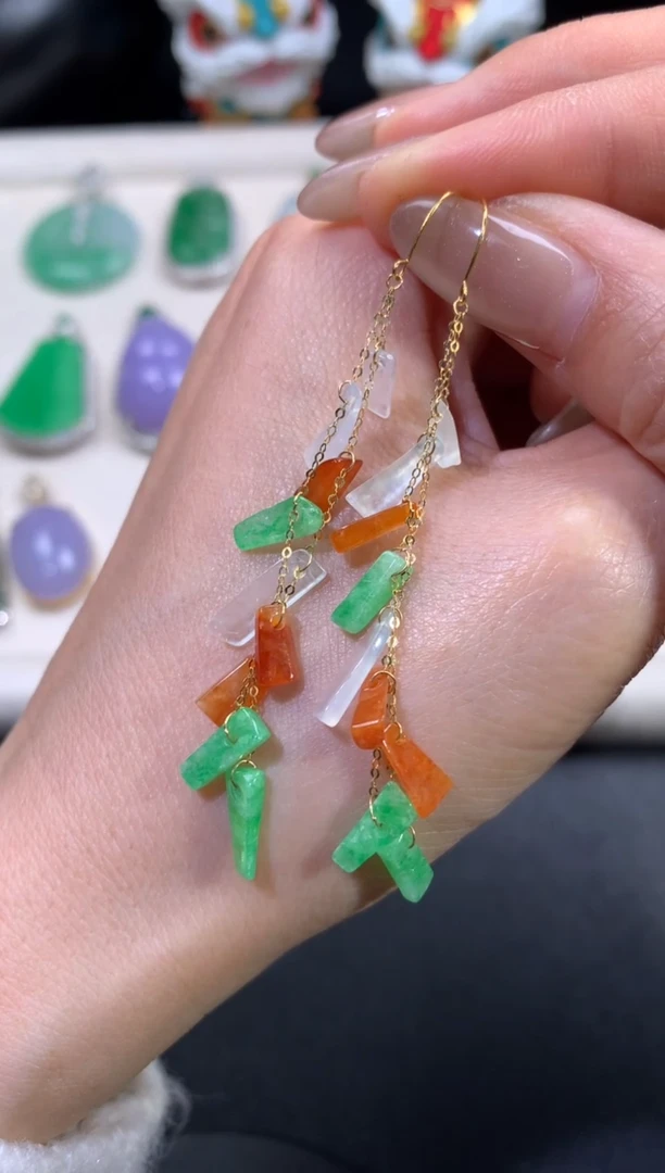 18K金镶嵌翡翠耳饰翡翠