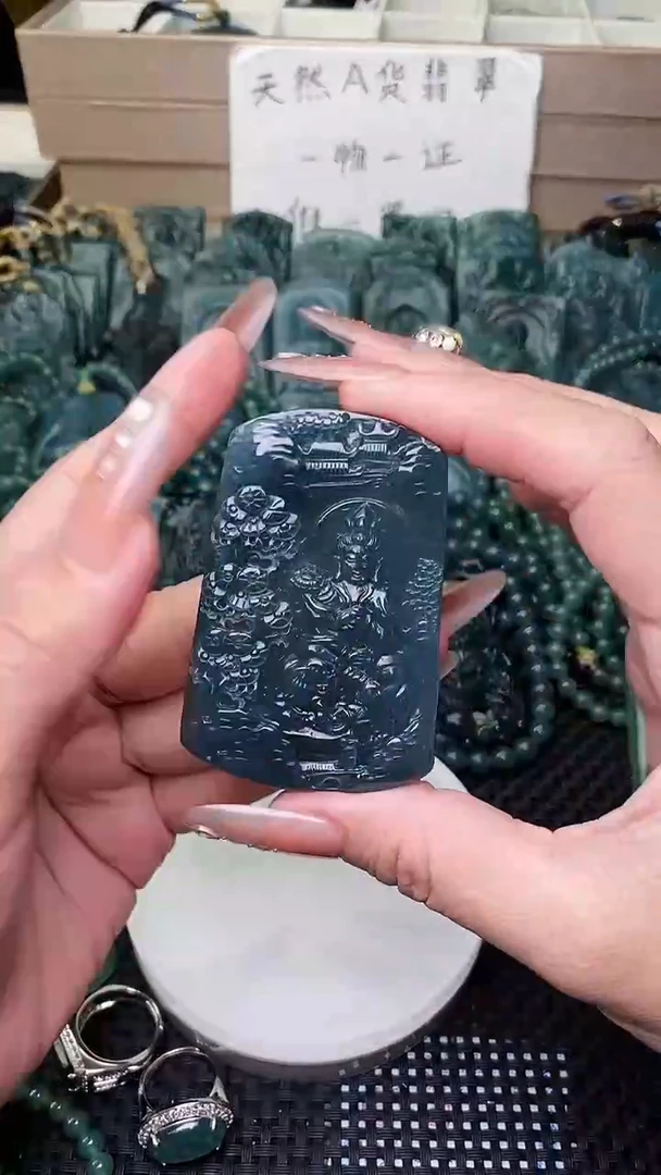 颈饰未镶嵌翡翠