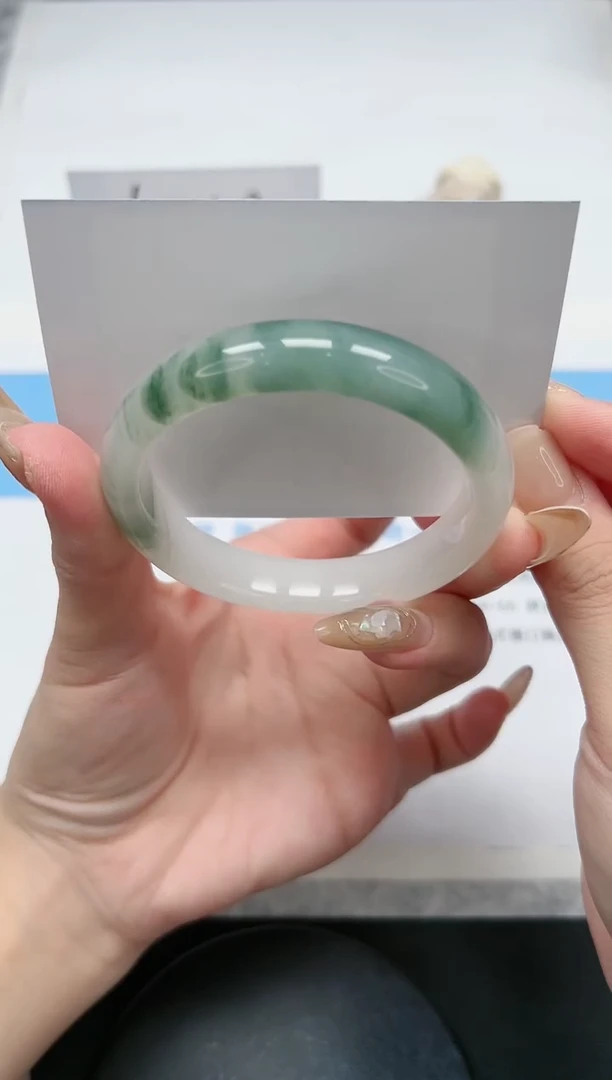 【闪购商品】石英质玉手镯未镶嵌27/飘花57.3