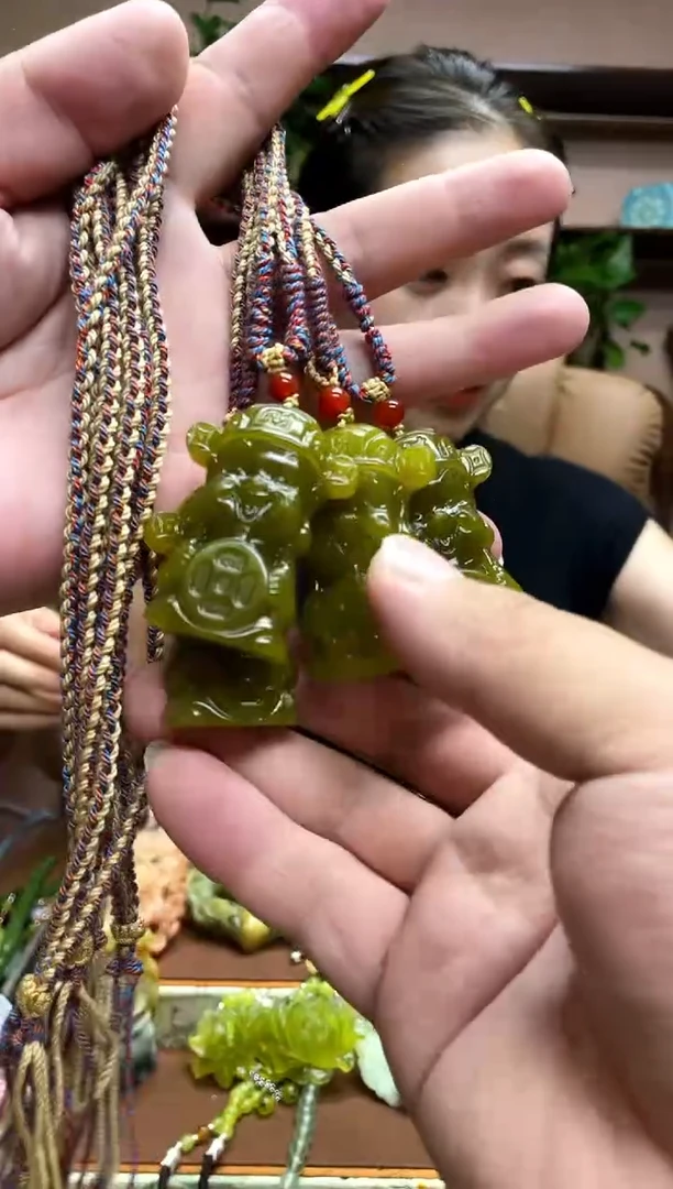 未镶嵌岫玉吊坠多样性发货发其中之一