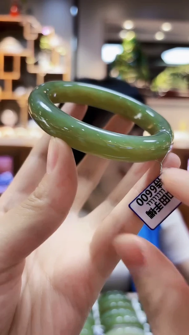 和田玉未镶嵌颈饰56.7手镯