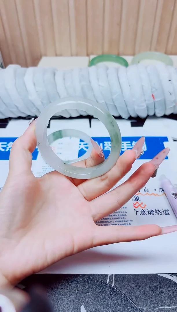 未镶嵌手镯石英质玉128/60
