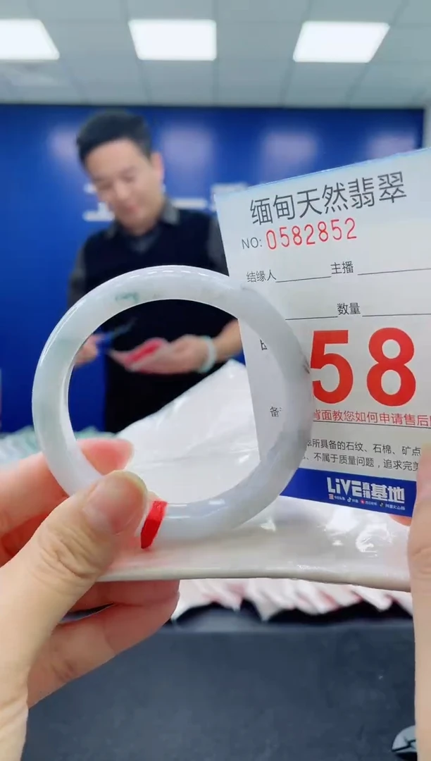 未镶嵌手镯翡翠天然翡翠手镯