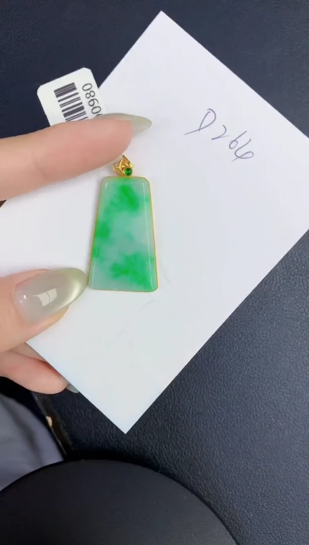 翡翠18K金镶嵌颈饰缅甸天然翡翠A货