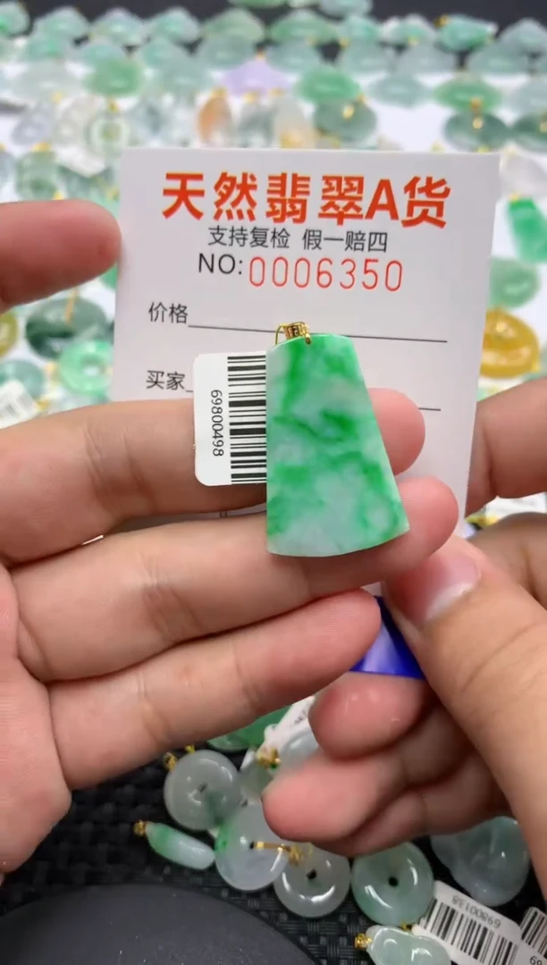 翡翠18K金镶嵌颈饰111111111111