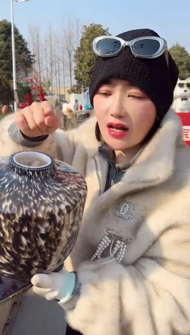 【闪购商品】玻璃海燕微瑕花瓶--K5SOV