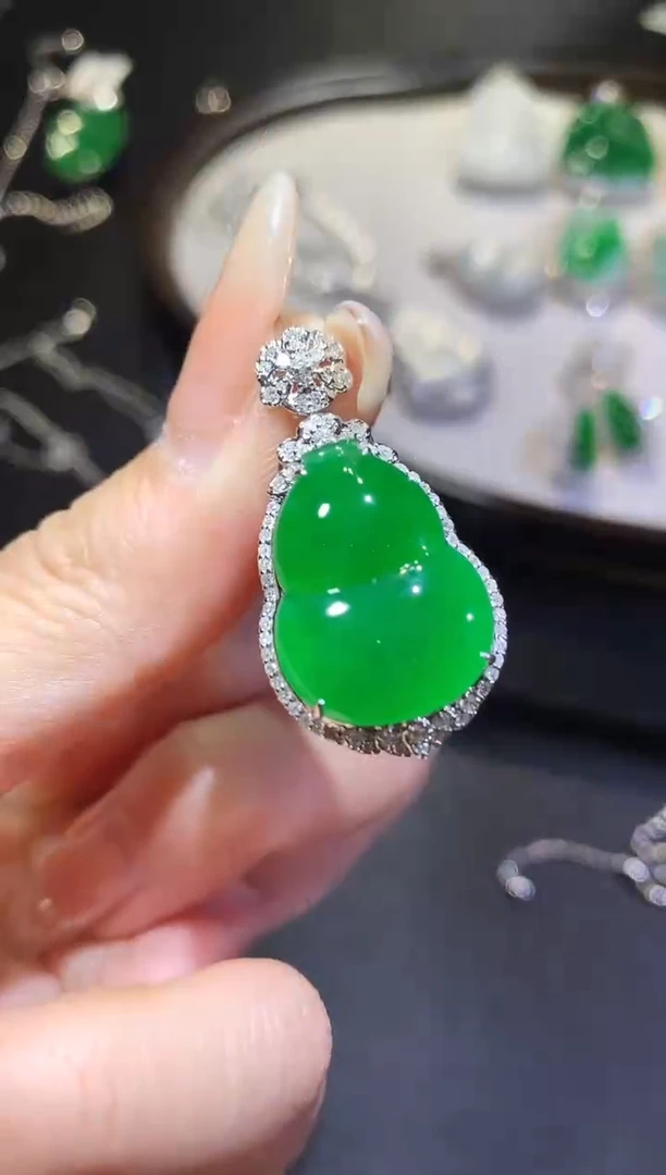 【闪购商品】翡翠吊坠(不含链)18K金镶嵌71-葫芦（多样性发货一件