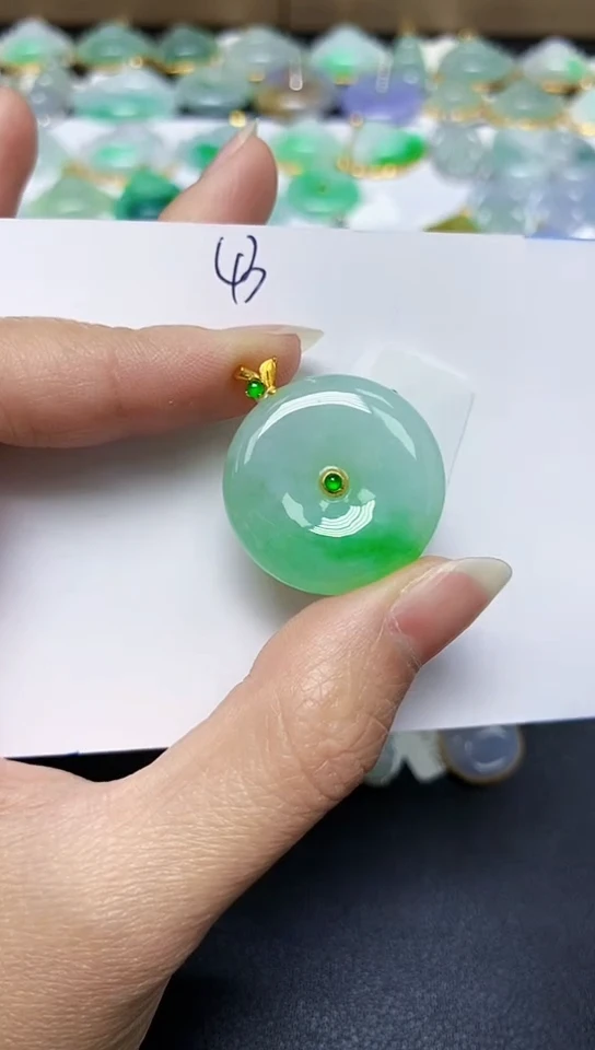 翡翠18K金镶嵌颈饰 天然翡翠A货