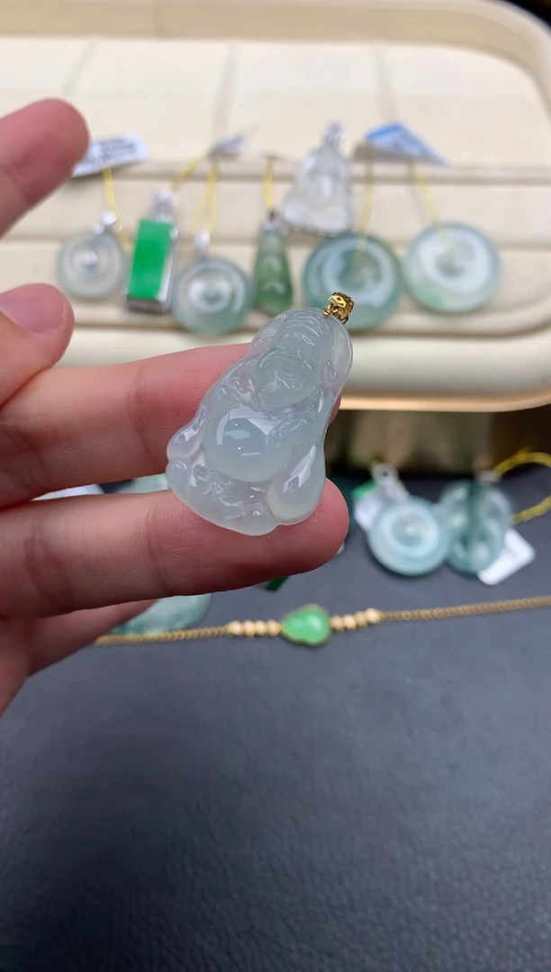 翡翠18K金镶嵌颈饰F216