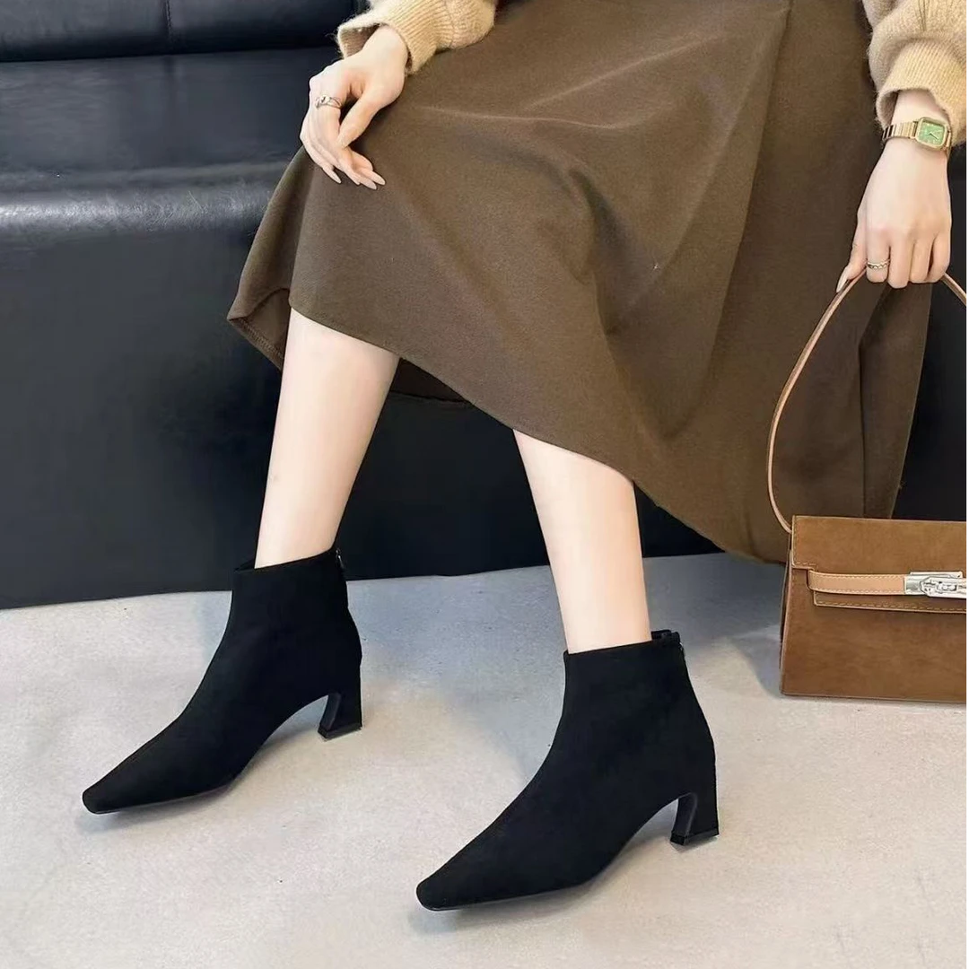 【小贝家】5厘米粗跟方头瘦瘦靴简约百搭韩版短靴25286-2