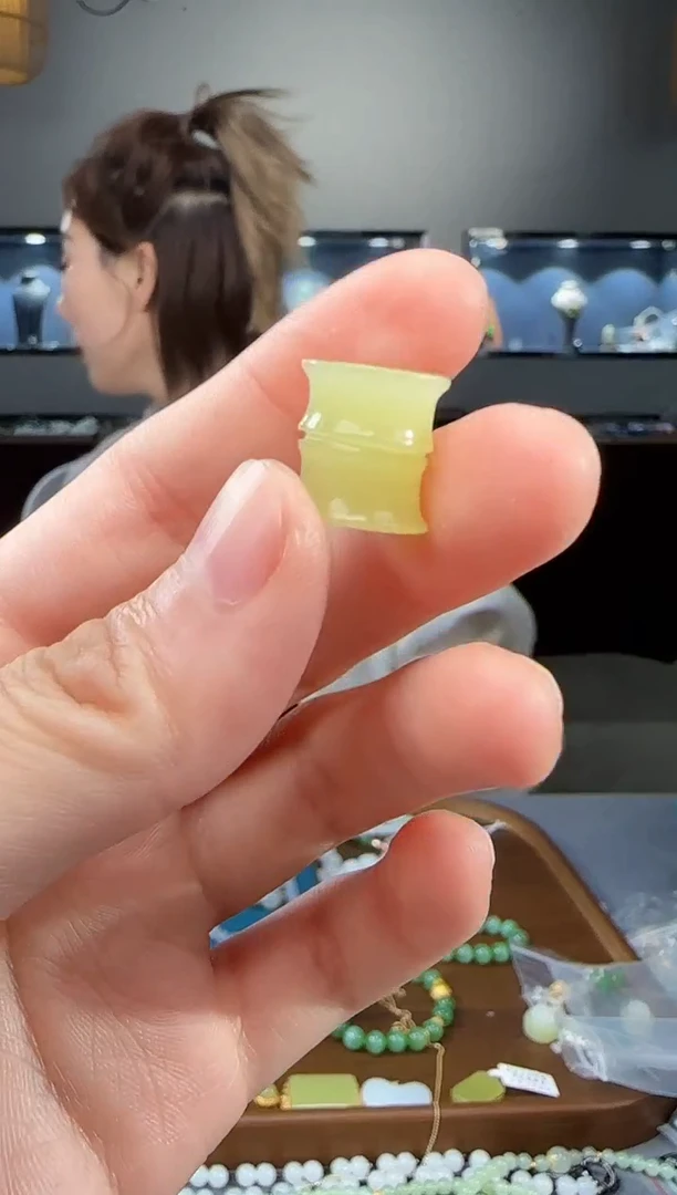 和田玉未镶嵌吊坠(不含链)1