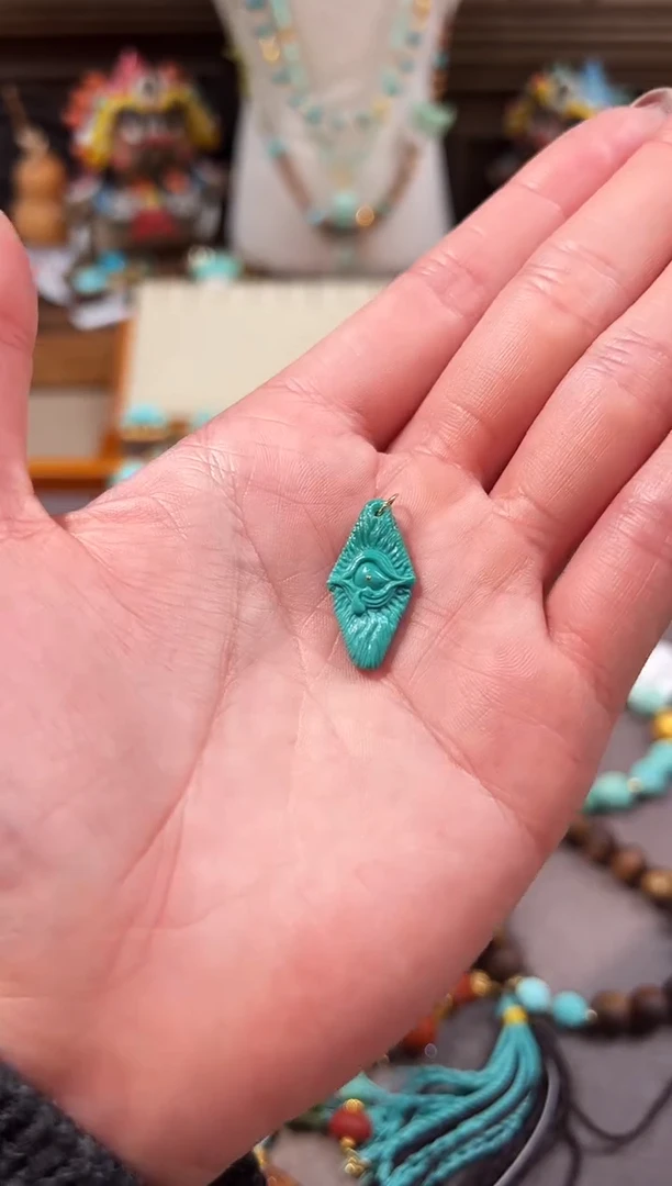 18K金镶嵌绿松石提溜荷鲁斯之眼