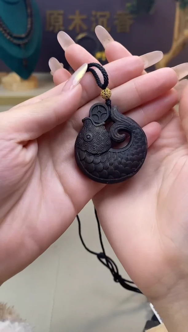 【闪购商品】沉香木手串Z顺化紫棋手雕年年有鱼牌