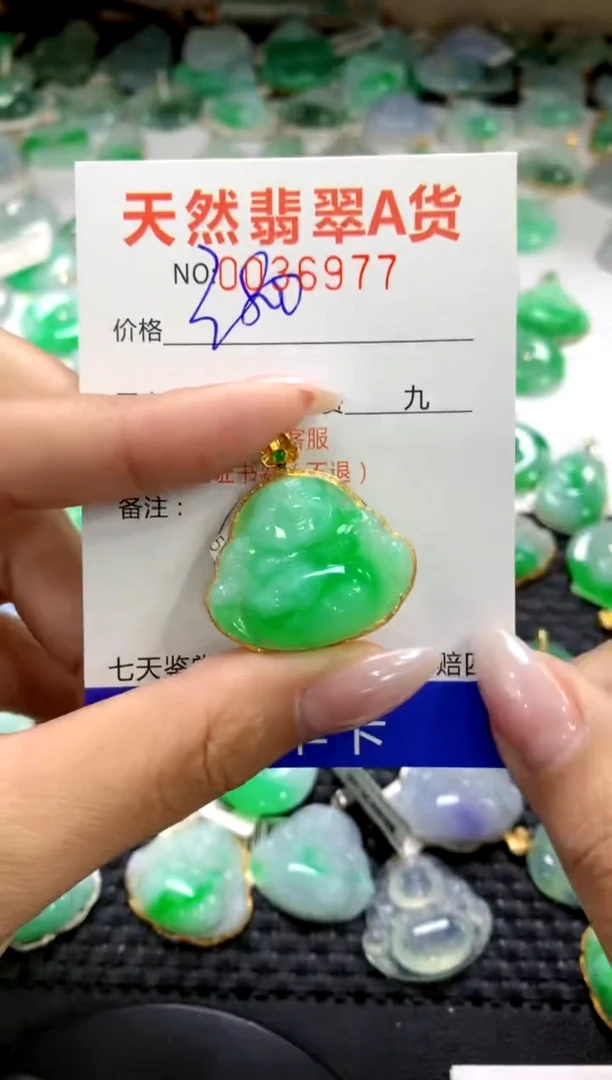 颈饰18K金镶嵌翡翠1111111111111111
