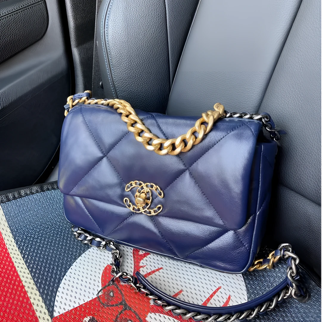 99新 Chanel/香奈儿 【杨贵妃专属】小号时尚菱格蓝色19bag口盖包