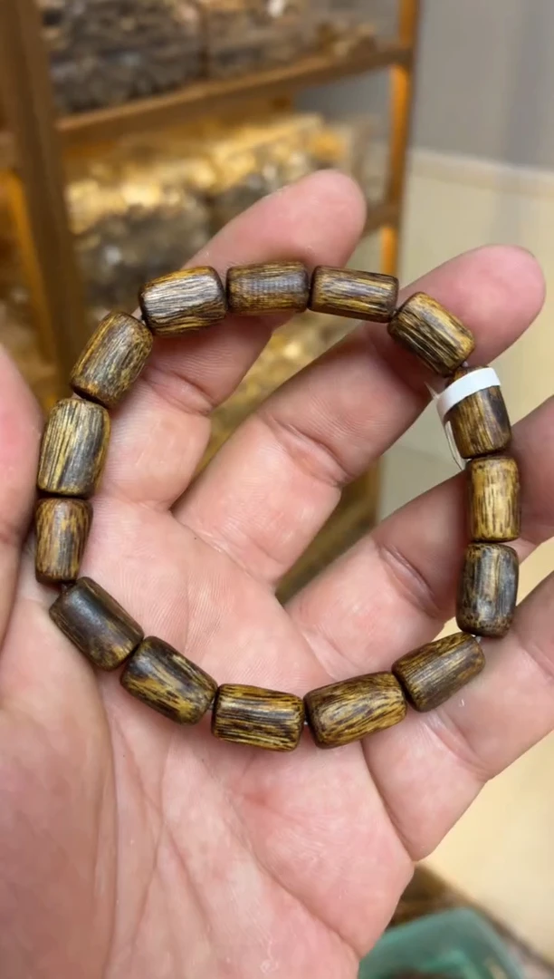 沉香手串 海南红金猊随型单圈多样性发其一