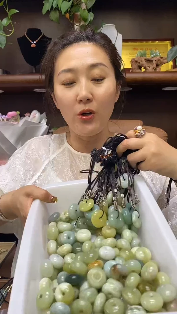 【闪购商品】岫玉吊坠未镶嵌多样性发货其中发一