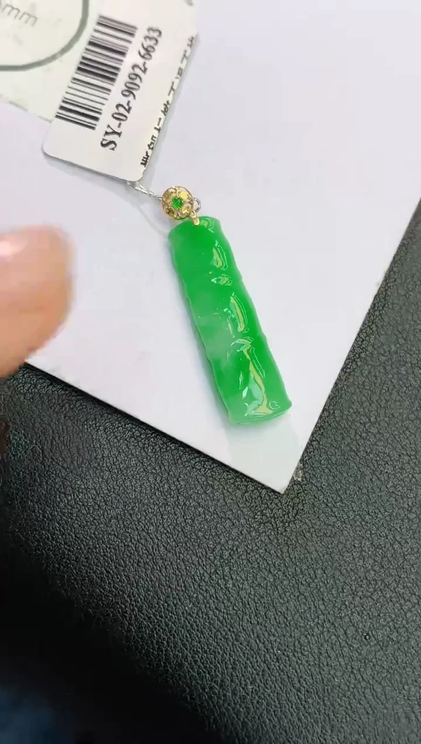 颈饰18K金镶嵌翡翠赠礼盒证书 珍珍
