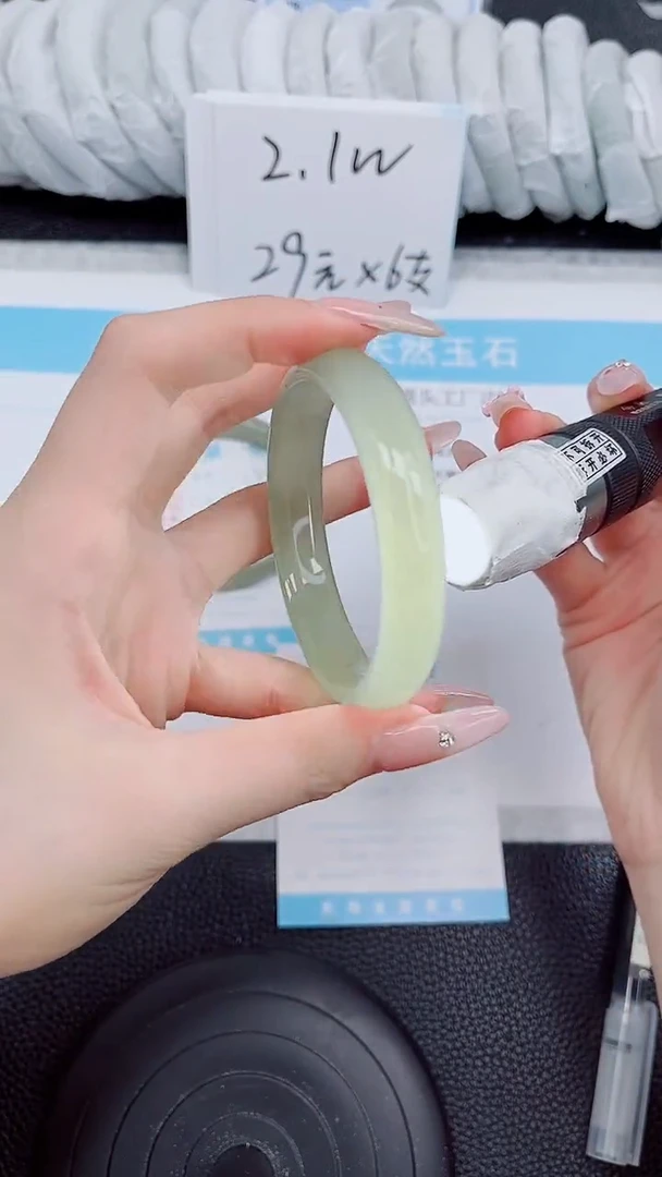 未镶嵌手镯石英质玉167-56.9