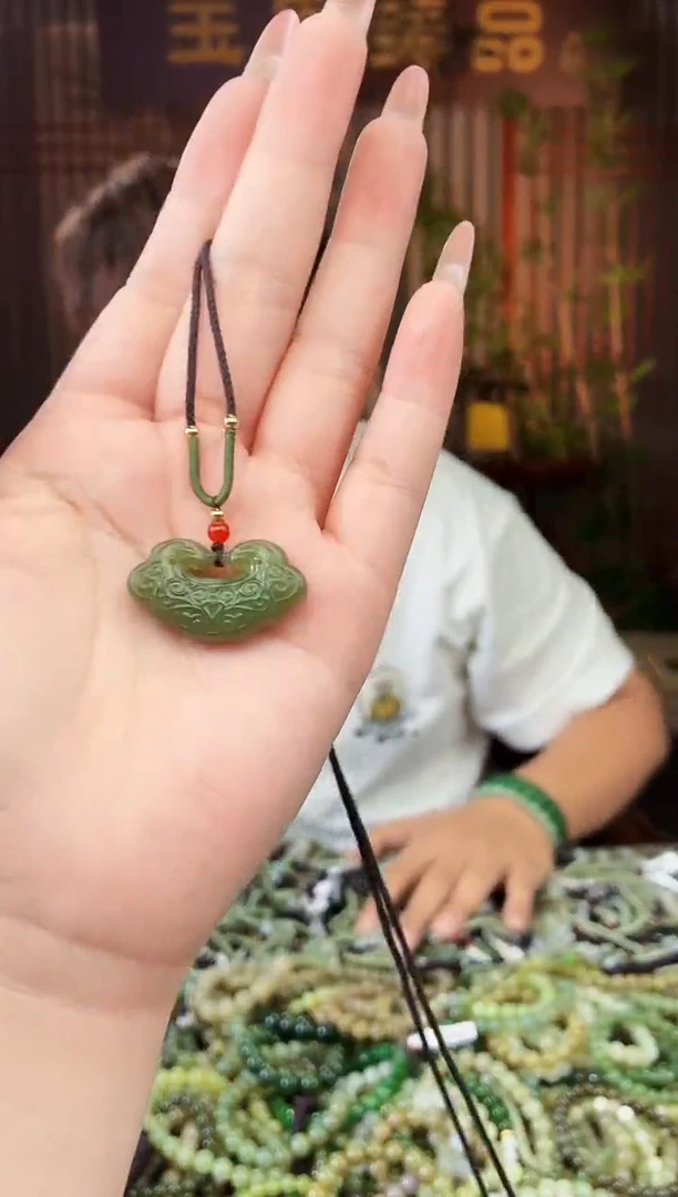 和田玉未镶嵌颈饰拍一发一
