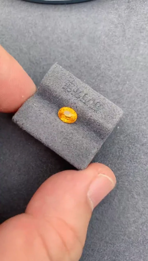 裸石彩色蓝宝石1.08ct 黄色蓝宝石 定制