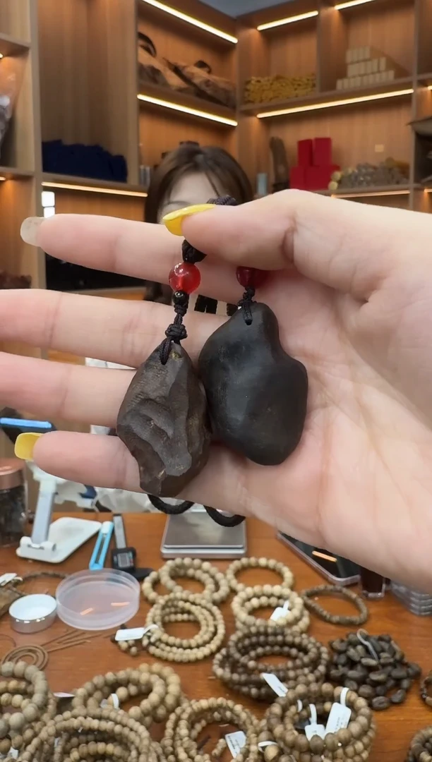 沉香吊坠沉香棋楠包头挂饰多样性发一条