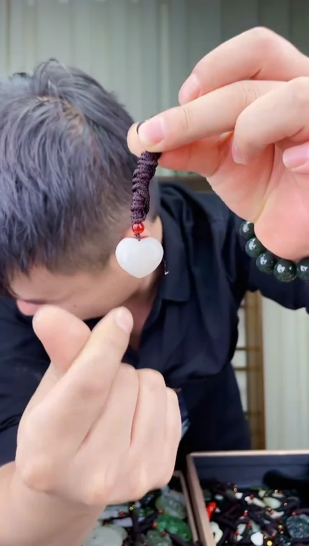 和田玉未镶嵌挂件拍一发一，多样性发货！