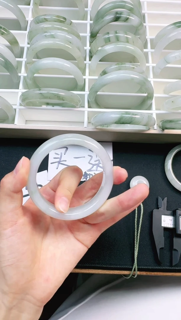 未镶嵌手镯石英质玉7-58