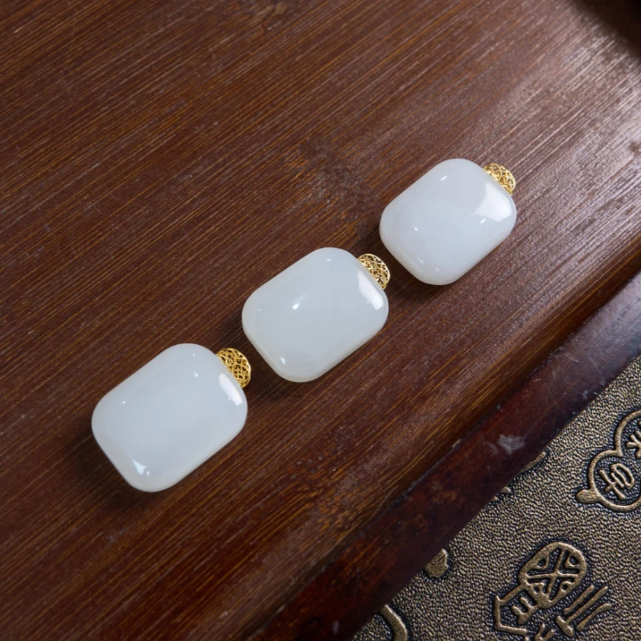 石惑珠宝~和田玉吊坠-23*18mm-多样性发一