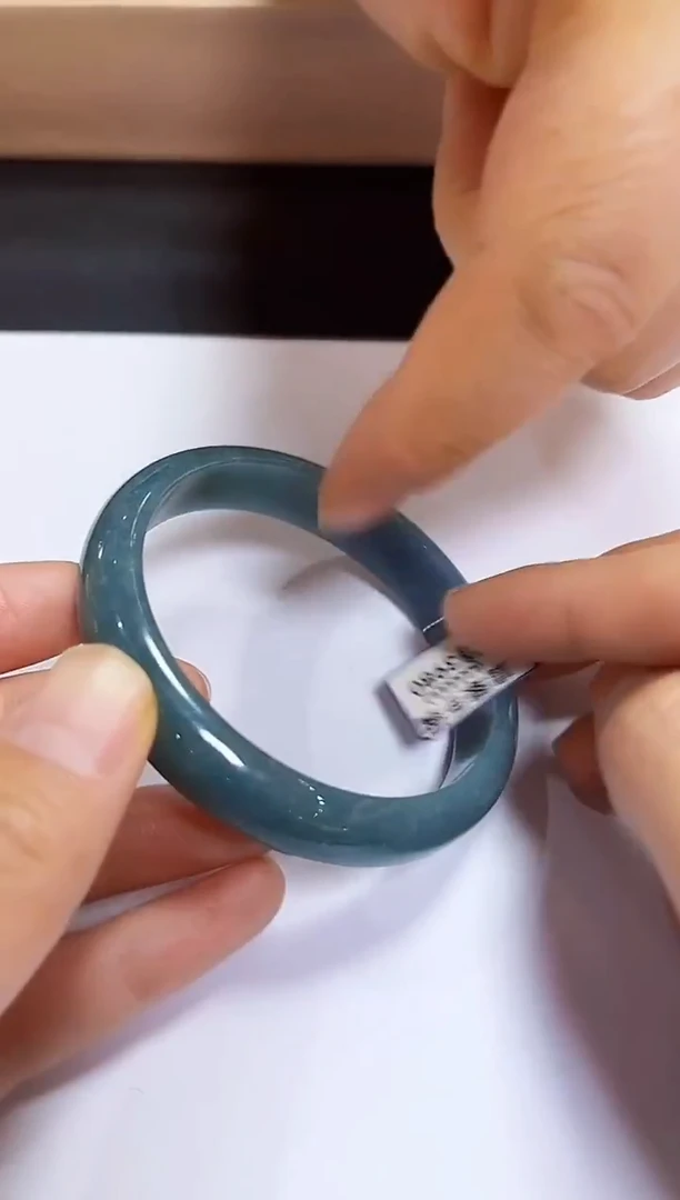 颈饰未镶嵌翡翠手镯60